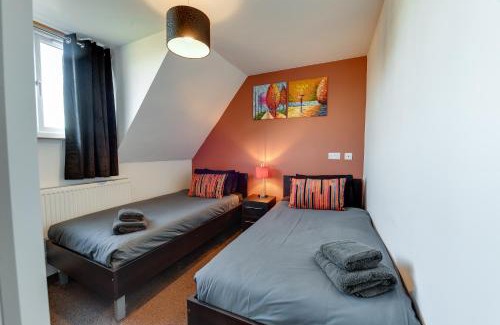 Wigan Casa | 3 Bedroom Home l Free Parking l 5 Guests l Contractor Stays l Family Stays I