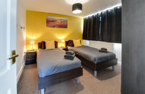 Wigan Casa | 3 Bedroom Home l Free Parking l 5 Guests l Contractor Stays l Family Stays I