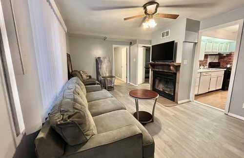 Waukegan Casa | 3 Bedroom Home near Naval Base!