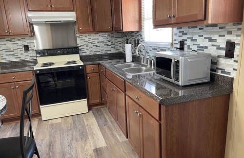 Waterloo Casa | 3-bedroom home on beautiful Lake Greenwood, close to Old Eight Golf Course.