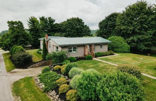 Millersburg Casa | 3 Bedroom home outside of Berlin, Patio with Hot Tub!