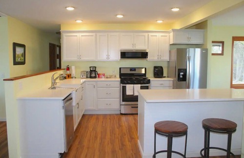 Bayfield Casa | 3 bedroom home sleeps 6, 2 baths, Lake Views, Spacious Grounds, Walk Downtown