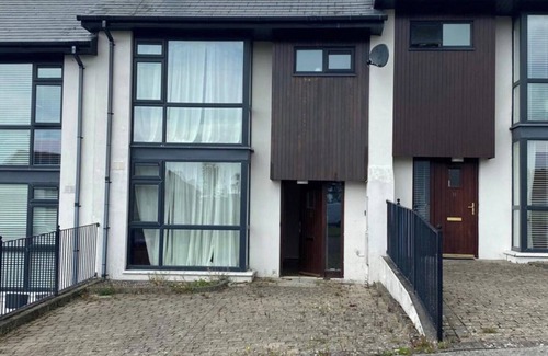 Cobh Apartamento | 3 Bedroom Home, Walk to Town