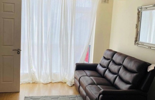 Cobh Apartamento | 3 Bedroom Home, Walk to Town