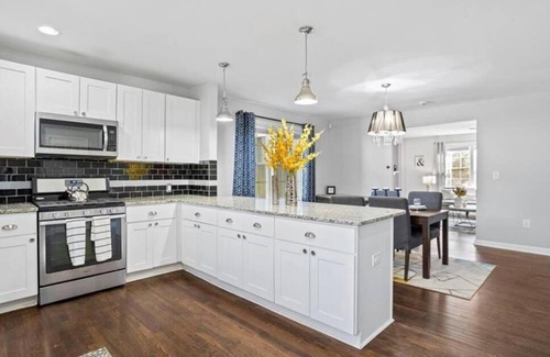 Atlanta Casa | 3 Bedroom Home with a Fire Pit and Hot Tub