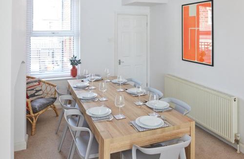 Harrogate Casa | 3-bedroom home with free parking&flexible bed configuration