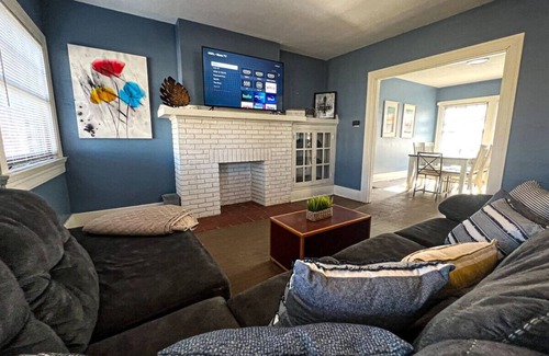 Dayton Casa | 3 Bedroom House, 7 Beds, Sleeps 10, Dayton