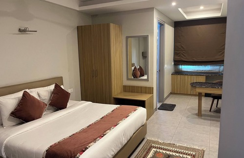 Sector 17 Casa | 3-bedroom house in awesome Gurugram with WiFi, AC