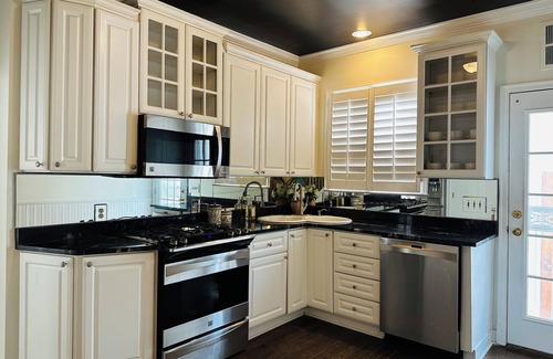 Central Gardens Casa | 3-bedroom house in awesome Memphis with AC