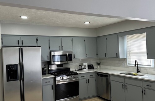 Omaha Casa | 3-bedroom house in awesome Omaha with WiFi, AC by Westroads Mall
