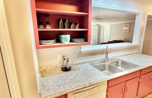 Fitzgerald Casa | 3-bedroom house in charming Fitzgerald with WiFi, AC. Enjoy your stay.