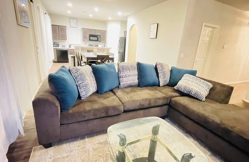 Coweta Casa | 3-bedroom house in charming Coweta with WiFi, AC, fitness room