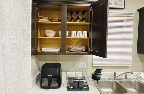 Coweta Casa | 3-bedroom house in charming Coweta with WiFi, AC, fitness room
