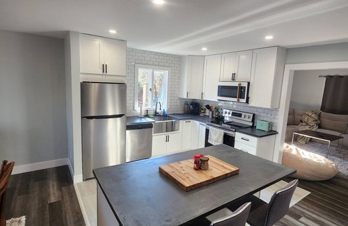 Dennisville Casa | 3-bedroom house in charming minutes from the beach.