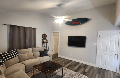 Dennisville Casa | 3-bedroom house in charming minutes from the beach.