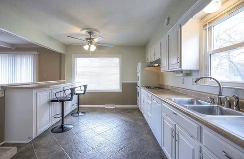Lenexa Casa | 3-bedroom house in charming Lenexa Book now