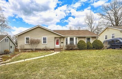 Lenexa Casa | 3-bedroom house in charming Lenexa Book now