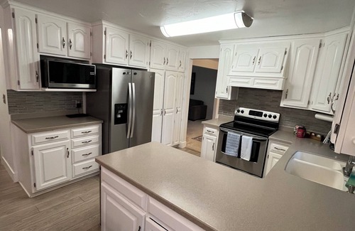 Green Bay Casa | 3-bedroom house in enchanting Green Bay, 5 min drive to Lambeau.