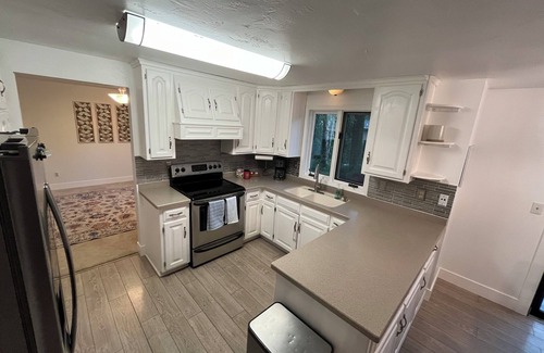 Green Bay Casa | 3-bedroom house in enchanting Green Bay, 5 min drive to Lambeau.