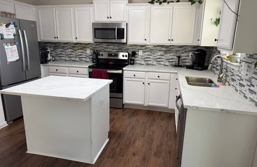 Bessemer City Casa | 3-bedroom house in enchanting Dallas NC with AC, fitness and more