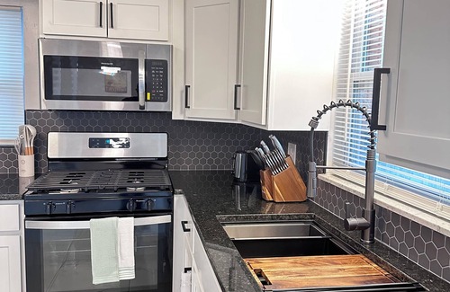 Carnegie Casa | 3-bedroom house in enjoyable Carnegie with AC, WiFi