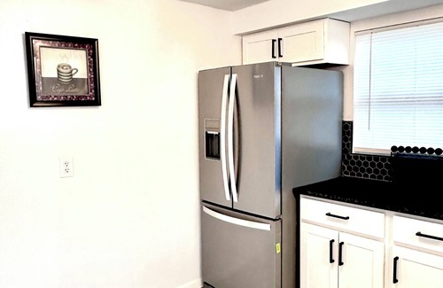 Carnegie Casa | 3-bedroom house in enjoyable Carnegie with AC, WiFi