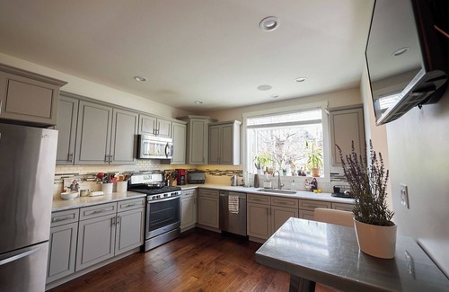 Bloomfield Casa | 3-bedroom house in Friendship: walk to WestPenn and UPMC, Garage Parking/AC