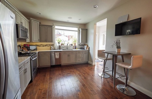 Bloomfield Casa | 3-bedroom house in Friendship: walk to WestPenn and UPMC, Garage Parking/AC