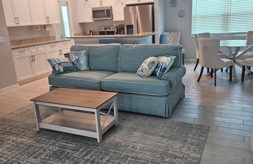 Mid Island Casa | 3-bedroom house in fantastic Fort Myers Beach with AC