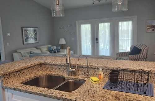 Mid Island Casa | 3-bedroom house in fantastic Fort Myers Beach with AC