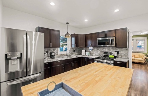 Bay View Casa | 3-bedroom house in marvelous Bay View Milwaukee with AC, WiFi. Enjoy your stay