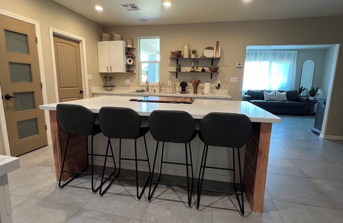 Tolleson Casa | 3-bedroom house in marvelous Tolleson with WiFi, AC. Enjoy your stay