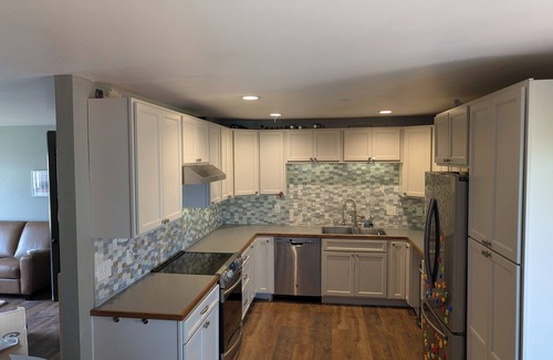 Green Mountain Casa | 3-bedroom house in tranquil Lakewood with WiFi, AC, and salt water hot tub.