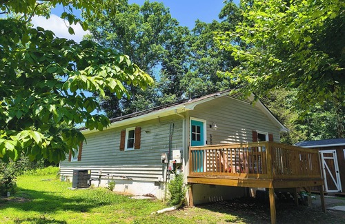 Hillsborough Casa | 3-bedroom house in lovely Hillsborough with WiFi, AC, EV charger outlet, & solar