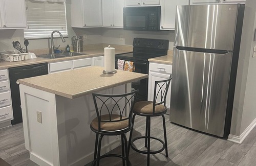 Independence Casa | 3-bedroom house in charming Independence, KY with AC, WiFi. Enjoy your stay