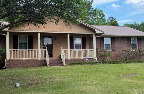 Jacksonville Casa | 3-bedroom house in wonderful Jacksonville with WiFi, AC wall-in shower in master