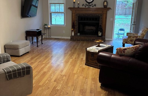 Jacksonville Casa | 3-bedroom house in wonderful Jacksonville with WiFi, AC wall-in shower in master
