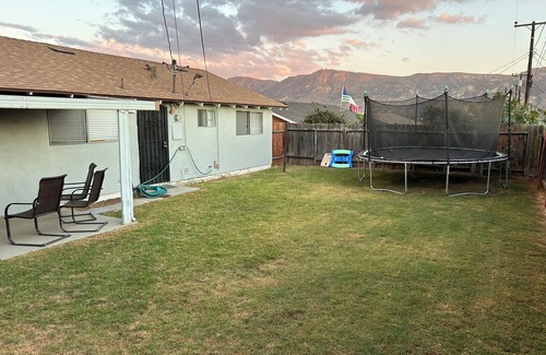 Ventura County Casa | 3-bedroom house in Santa Paula. Private back yard BBQ's and park nearby.