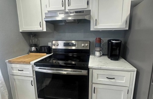Zephyrhills Casa | 3-bedroom house in welcoming Zephyrhills with HVAC