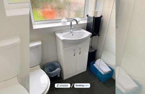 Warrington Casa | 3-Bedroom House in Warrington with Free Parking Ideal for Contractors and Family Stays