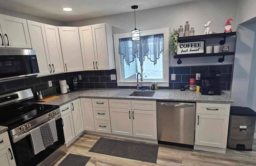 Fairmount Casa | 3-bedroom house in welcoming Syracuse with WiFi, AC. Start your getaway now