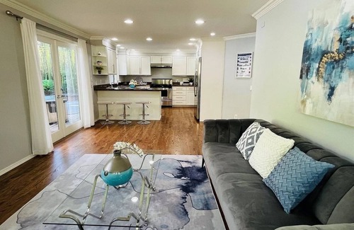 Meadowbrook Casa | 3-bedroom house in welcoming Seattle with fitness room, WiFi