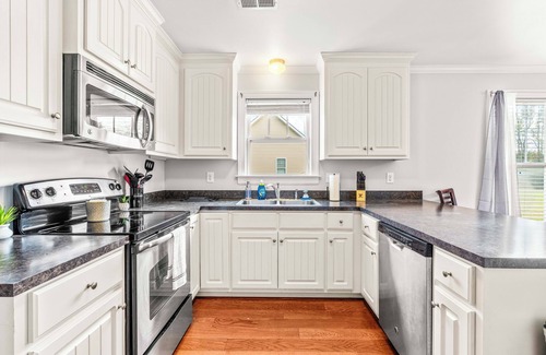 Kenly Casa | 3-bedroom house in welcoming Kenly with Screened in patio, Grill, 1 acre yard.