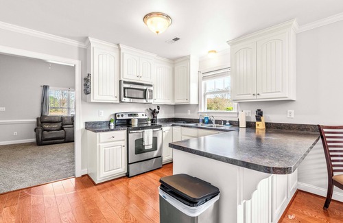 Kenly Casa | 3-bedroom house in welcoming Kenly with Screened in patio, Grill, 1 acre yard.