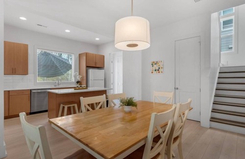 Hidden Valley Casa | 3-bedroom house in wonderful Charlotte with AC, WiFi, free coffee, free parking