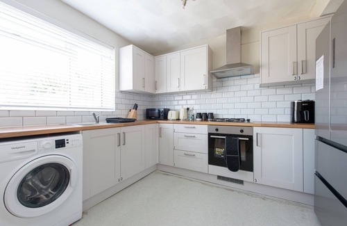 Abbey Wood Casa | 3 bedroom House, Near O2 Greenwich, Contractor and Family Friendly!