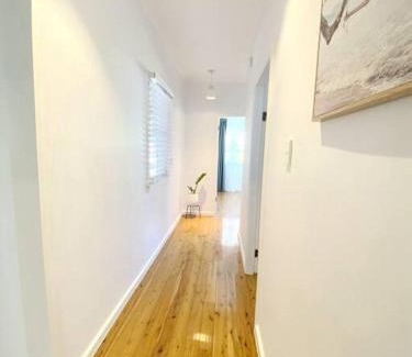 Revesby Casa | 3-Bedroom House near Train Station with Netflix