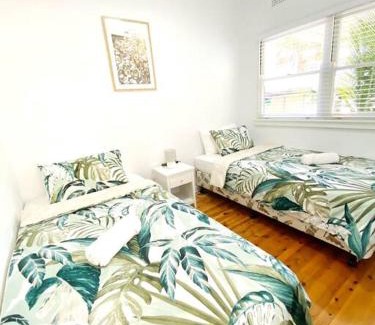 Revesby Casa | 3-Bedroom House near Train Station with Netflix