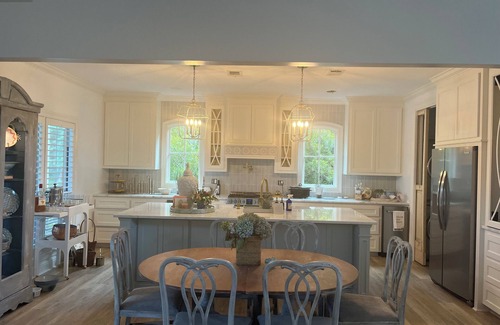 Hattiesburg Casa | 3-bedroom house on beautiful lake with hot tub, golf community, 3 miles to USM