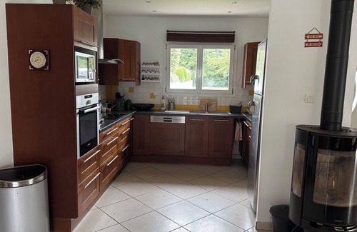 Gujan-Mestras Casa | 3-bedroom house, parking, terrace, all comforts 6 travelers pets welcome